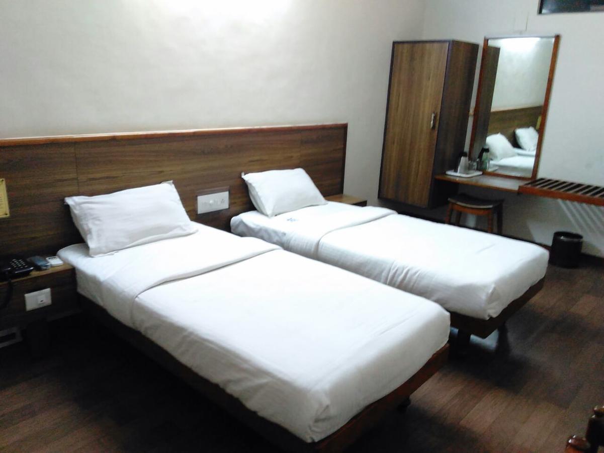 Hotel Sivaranjani Ероде Екстериор снимка