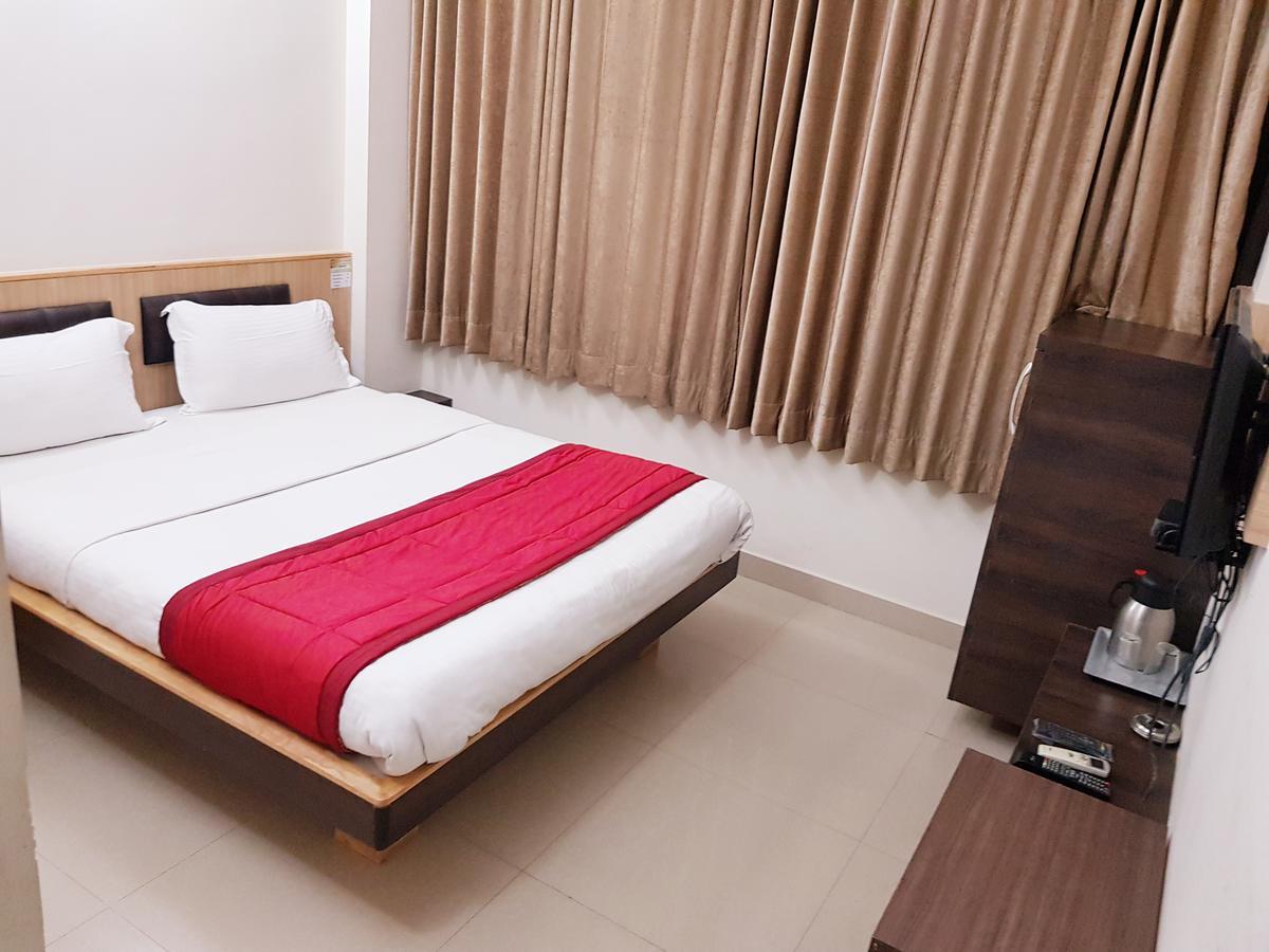 Hotel Sivaranjani Ероде Екстериор снимка