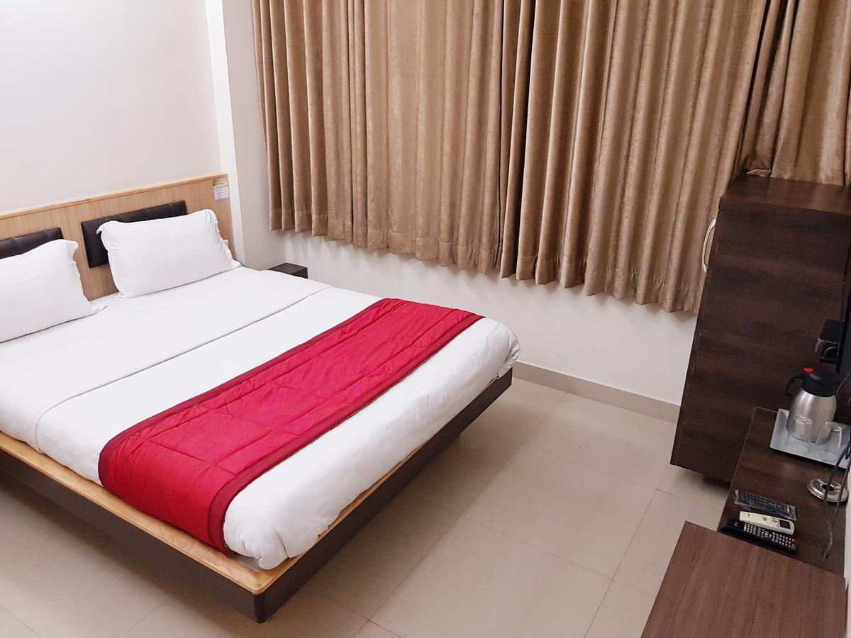 Hotel Sivaranjani Ероде Екстериор снимка