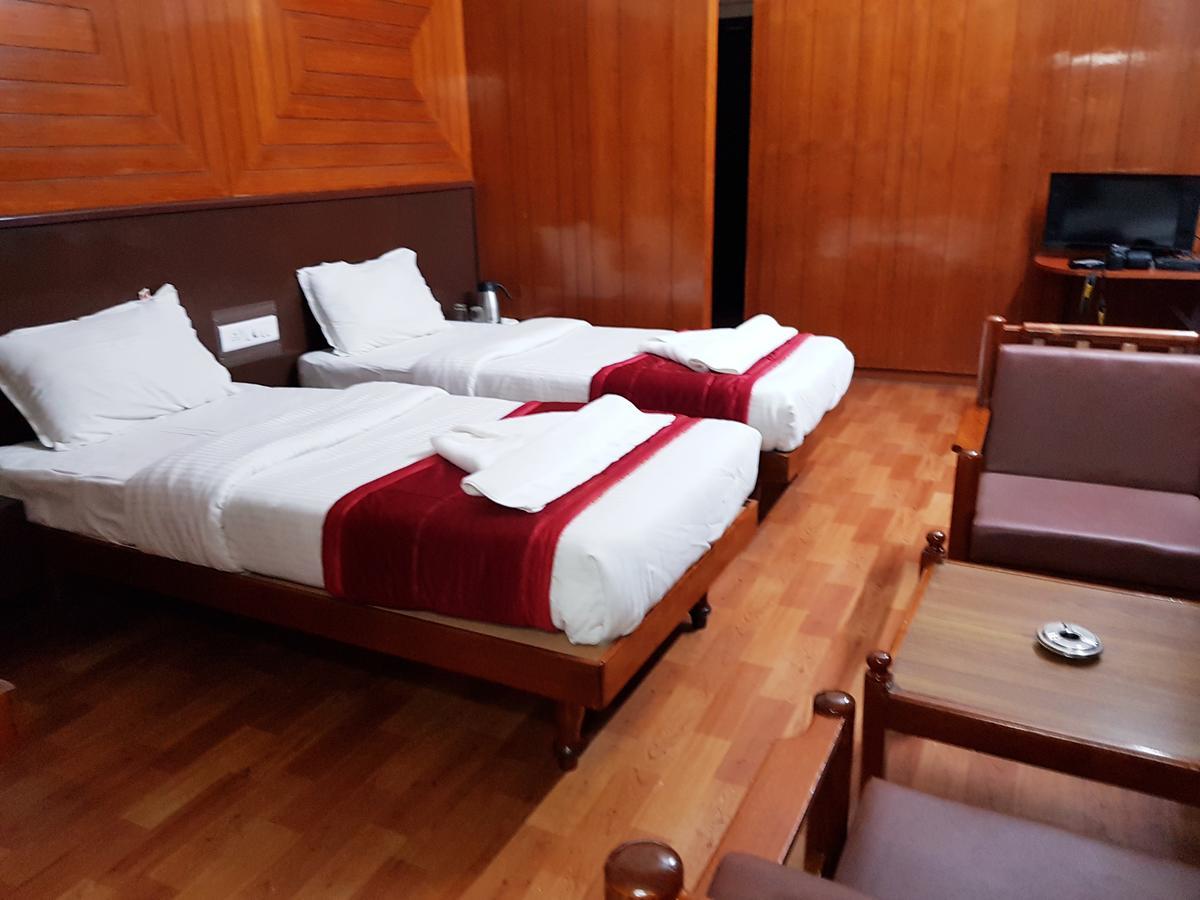 Hotel Sivaranjani Ероде Екстериор снимка